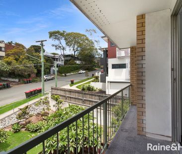 Furnished Toowong Unit with Exclusive Courtyard - Photo 4