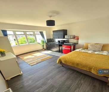 1 bedroom in a house share to rent - Photo 5