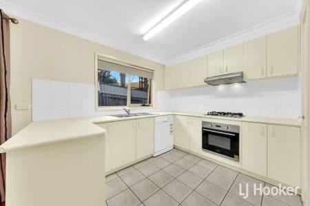 Renter's dream home - Close to all amenities! - Photo 2