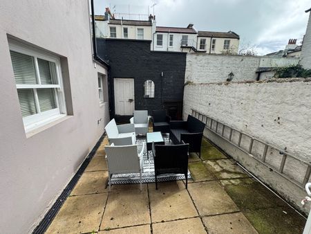 1 Bed Flat, Garden Devoshire Place, BN2 - Photo 4