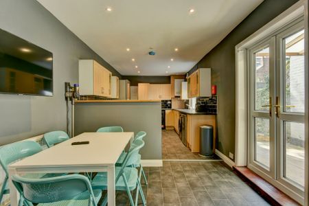 1 bed to rent in Albemarle Road, Taunton, TA1 - Photo 2