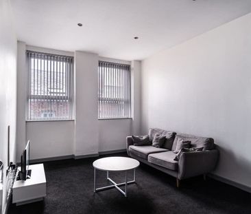 High Street - Photo 2