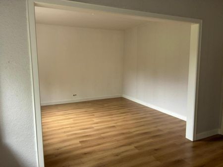 Geräumige 4,5-Zimmer-Wohnung über 2 Etagen mit Terrasse und Garten in ruhiger Lage - Photo 3