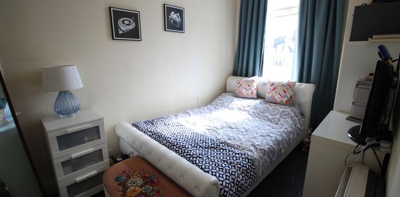 2 Bed Student Accommodation - Photo 2