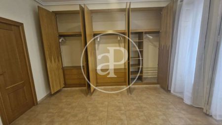 Piso de alquiler en Carrer de Martí, Gran Via - Photo 2