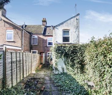 3 bedroom end of terrace house to rent - Photo 4