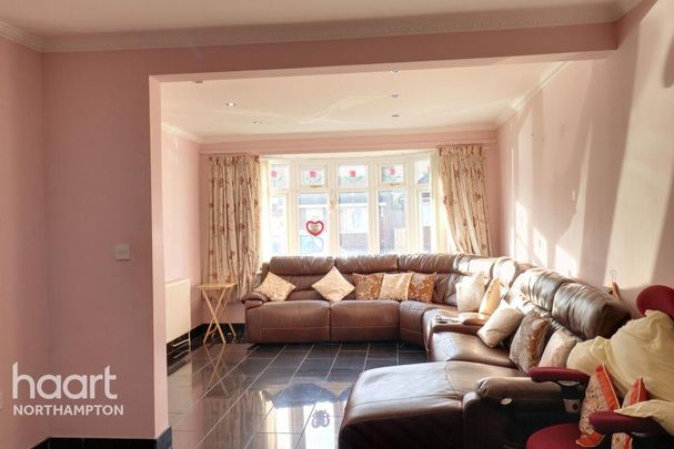 4 bedroom semi-detached house to rent - Photo 1