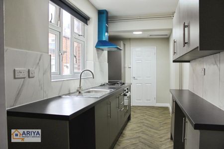 3 bedroom terraced house to rent - Photo 2