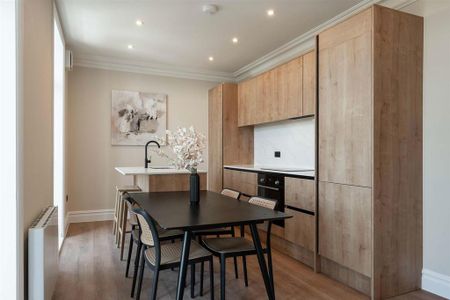3 bedroom flat to rent - Photo 2
