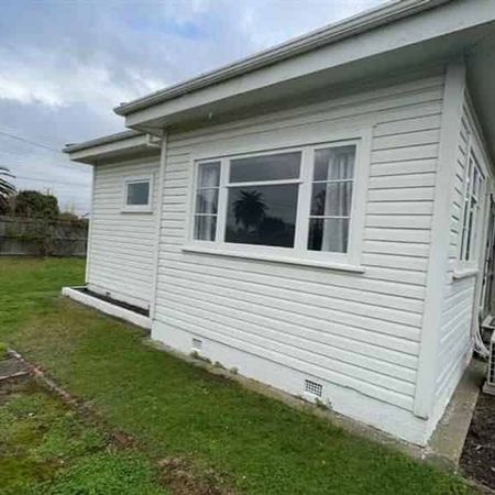 Convenience on Mabel - Photo 4