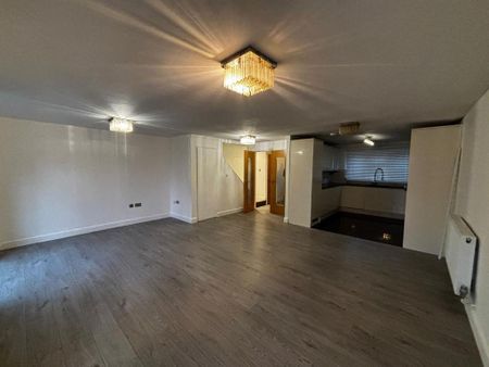 4 bedroom terraced house to rent - Photo 4