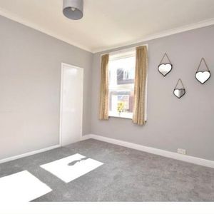 Room in a Shared House, Dawlish Avenue, LS9 - Photo 2