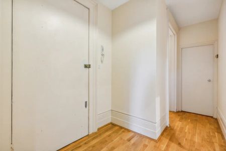 1 bedroom flat in Bayswater - Photo 3