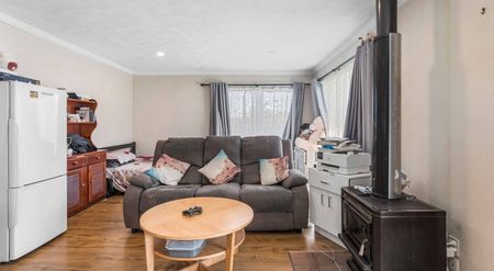 Spacious Home - Unbeatable Location - Photo 3