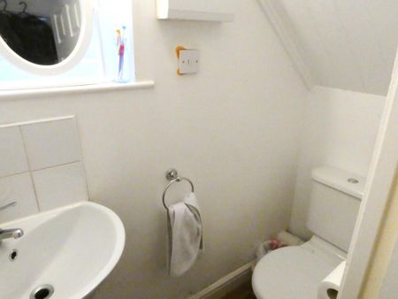 5 bedroom semi-detached house to rent - Photo 4