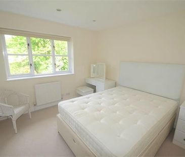 2 bedroom end of terrace house to rent - Photo 2