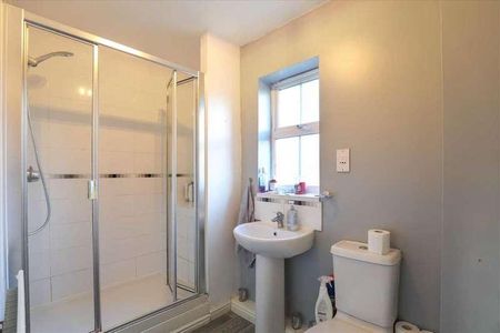 Burdock Way, Desborough, NN14 - Photo 3