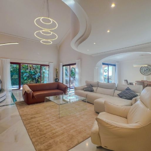 5 Bedroom Villa For Rent in Los Flamingos, Málaga - Photo 1