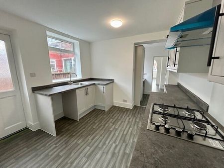 Patrica Avenue, Birkenhead - Photo 4