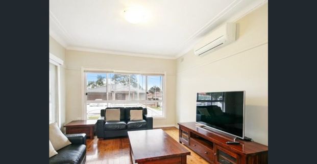 Three-bedroom House in a Quiet Street - Photo 1