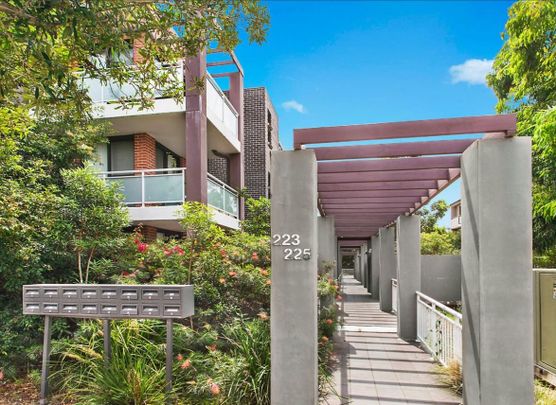 Ground floor modern unit with courtyard - Photo 1