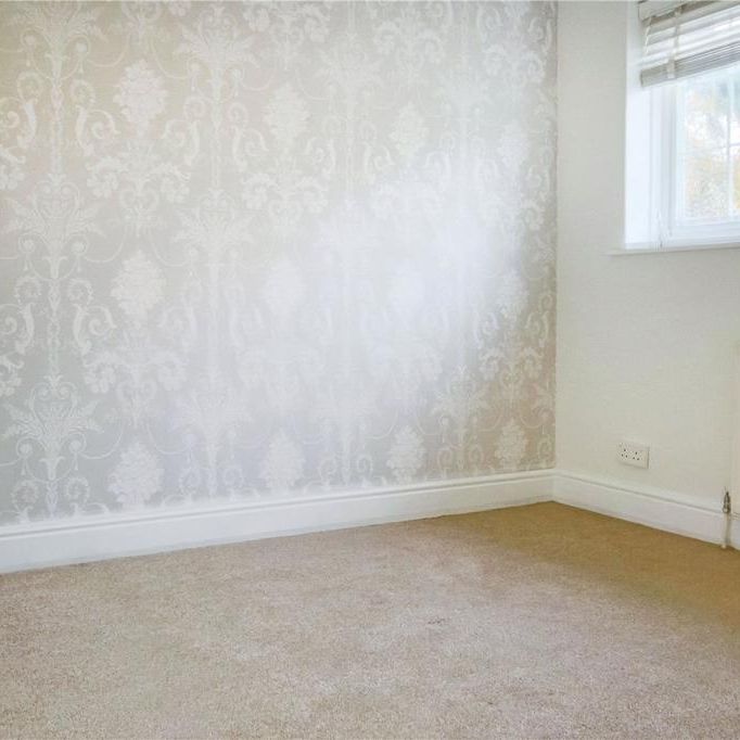 3 bedroom end of terrace house to rent - Photo 1