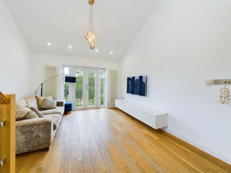 Winterton Court, Lower Teddington Road, Hampton Wick, KT1 - Photo 2