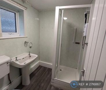 3 bedroom semi-detached house to rent - Photo 6