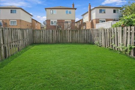 For Lease - 4118 Teakwood Drive, Mississauga, Ontario - Photo 2