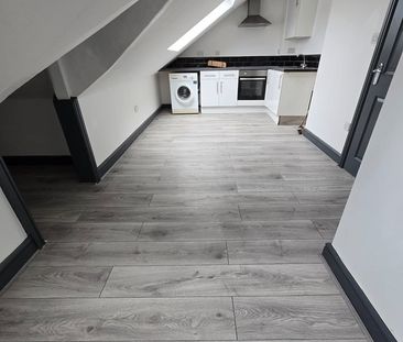 2 Bed Flat, London, SW16 - Photo 3