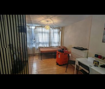 Room in a Shared House, Halyard House, E14 - Photo 3