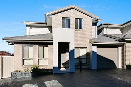 Spacious Townhouse! - Photo 2