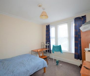 6 bedroom detached house to rent - Photo 3