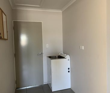 Lovely Modern 3 Bedroom Home - Photo 5