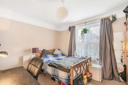 Walnut Tree Close, Guildford, GU1 - Photo 2