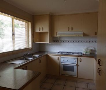 Low-Maintenance Two-Bedroom Unit in Quiet West Wodonga - Photo 4