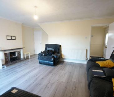 3 bedroom semi-detached house to rent - Photo 4