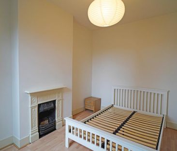 2 bedroom end of terrace house to rent - Photo 2
