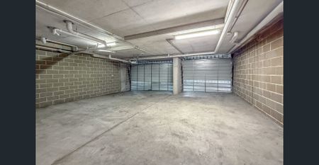 SPACIOUS TOWNHOUSE IN THE PERFECT LOCATION! - Photo 5