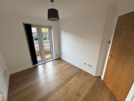 2 bedroom flat to rent - Photo 4