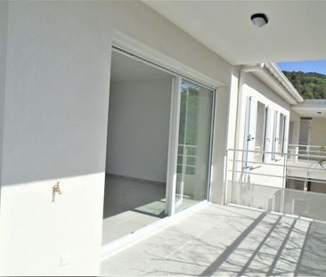 Location Appartement 2 pièces 44m² LE CANNET DES MAURES 83340 - Photo 5