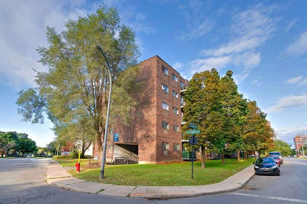5460 Sunnybrooke Avenue, Côte Saint-Luc, QC - Photo 1