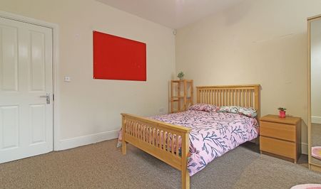 Fantastic 3 bedroom student property - Photo 3