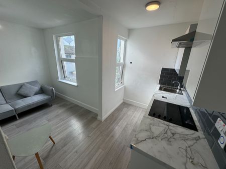 2 Bed Flat, Montpelier Road, BN1 - Photo 3