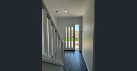 4 Acorn Way, Fraser Rise, Melbourne, VIC — Property for Lease - Photo 5