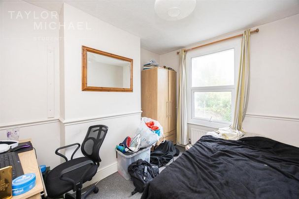 4 bedroom terraced house to rent - Photo 1