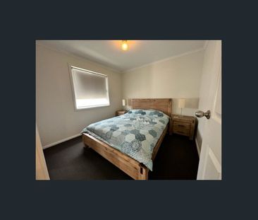 Four-bedroom family home close to the beach - Photo 1