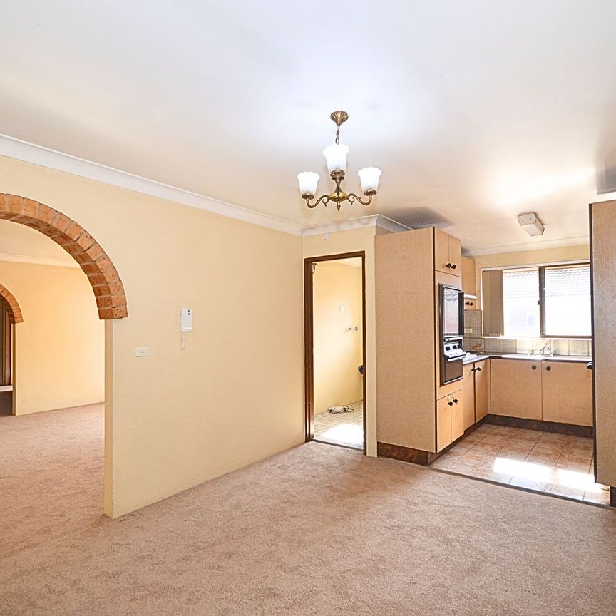 Beautifully Presented 2 Bedroom Unit - Photo 1