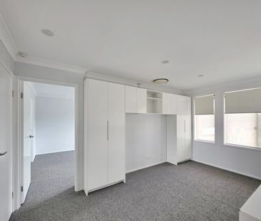 Large Modern Home - Walk To Schools and Shops - Photo 4