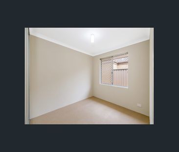 SPACIOUS 4-BEDROOM HOME OPPOSITE PARKLANDS - Photo 3